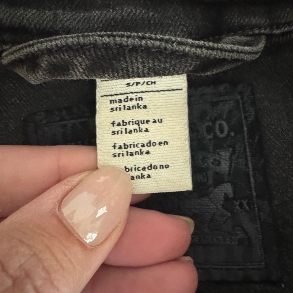 Women’s Classic Black-Wash denim Jacket - Picture 4 of 4